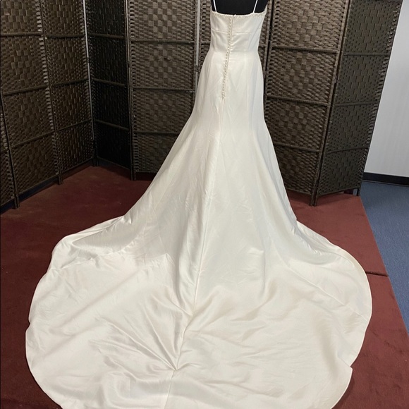 Designer Joli Bridal Wedding Gown On Sale - Size 12, Store Sample !! - Picture 2 of 4